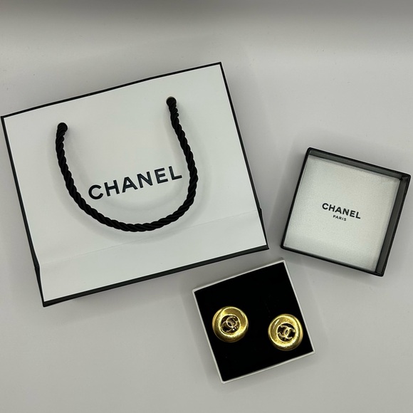 Vintage Chanel 24K Gold Plated Clip-On Earrings - Picture 1 of 8